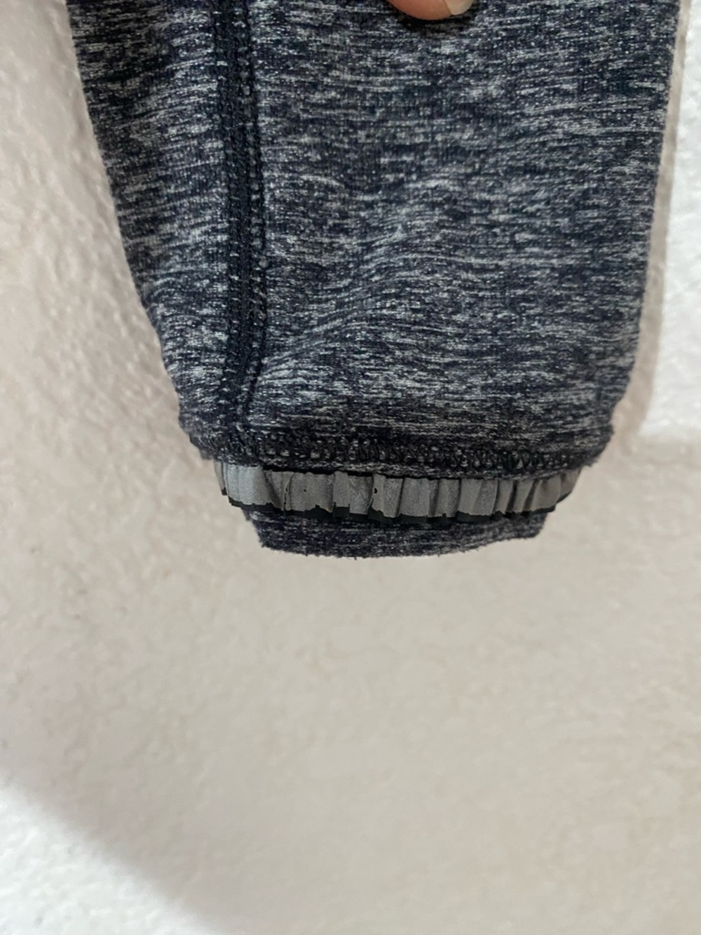 Lululemon Long Sleeve Athletic Top Women’s Small Thumbholes Zip Pocket - Picture 3 of 6